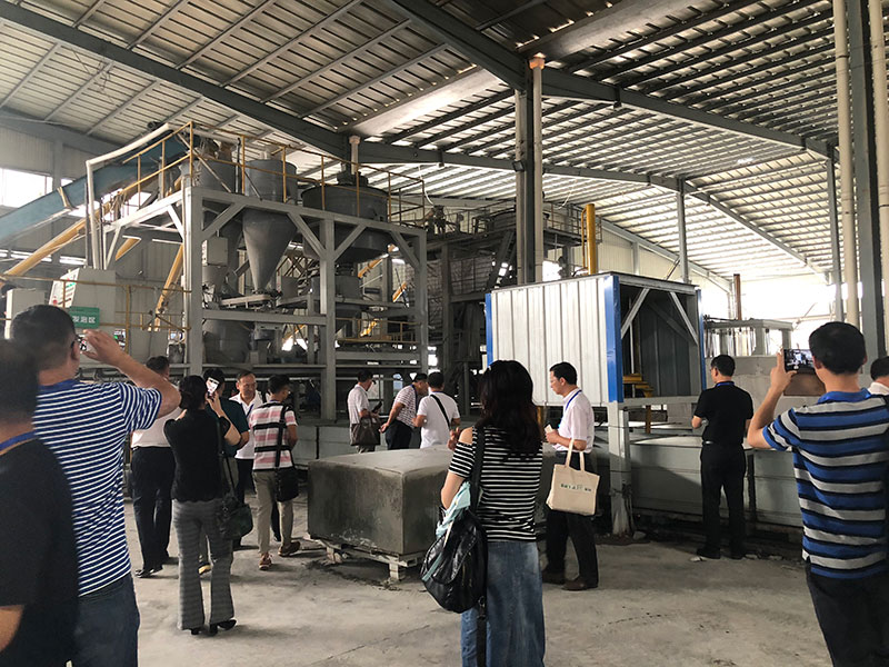 《中國建筑砌塊協(xié)會(huì)泡沫混凝土砌塊分會(huì)》領(lǐng)導(dǎo)人及會(huì)員單位蒞臨考察-5-20230905083000